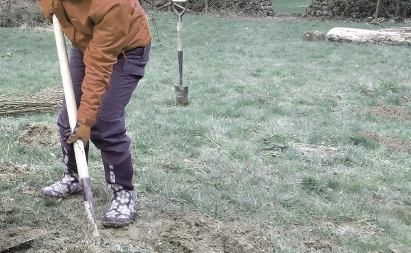 Shovelling working conservation digging